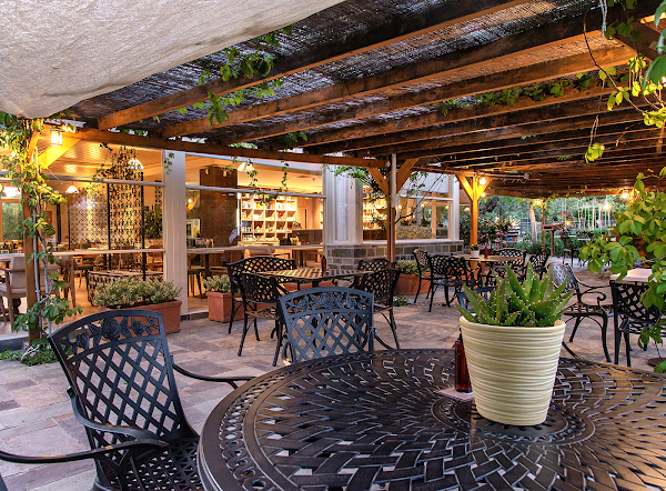 To Perivoli sti Vari Farm-to-fork Restaurant