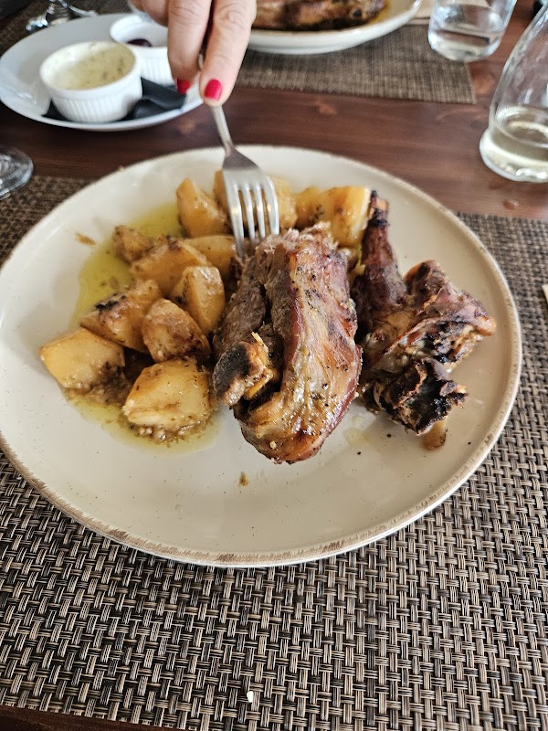 To Perivoli sti Vari Farm-to-fork Restaurant 2