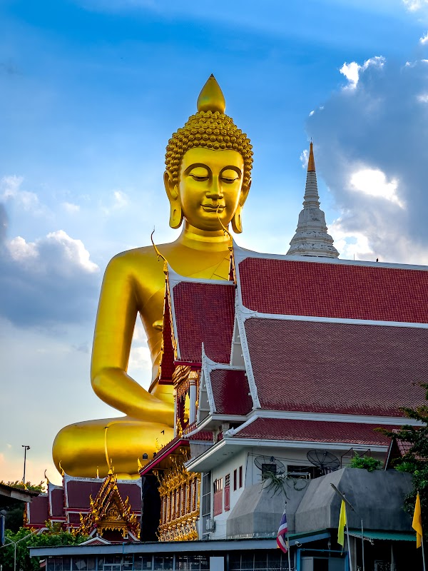 Phra Buddha Dhammakaya Thep Mongkol