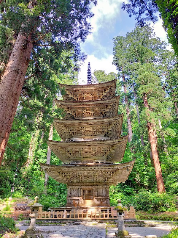Dewasanzan Shrine 1
