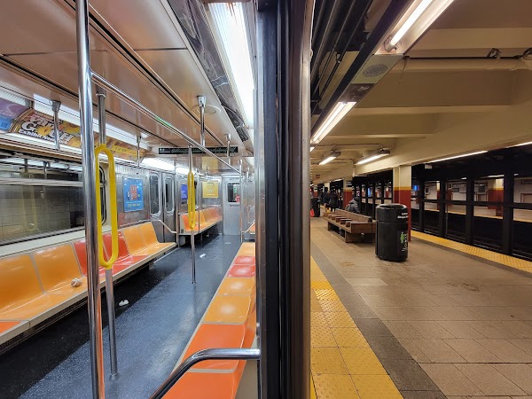 MTA Subway Station (4, 5, 6 lines) 2
