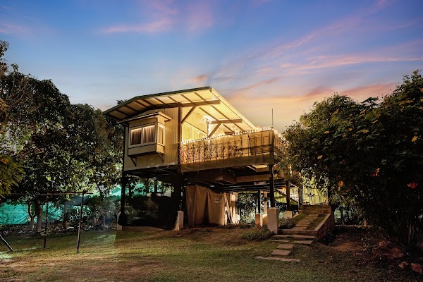 HIDECK Luxury Farmhouse