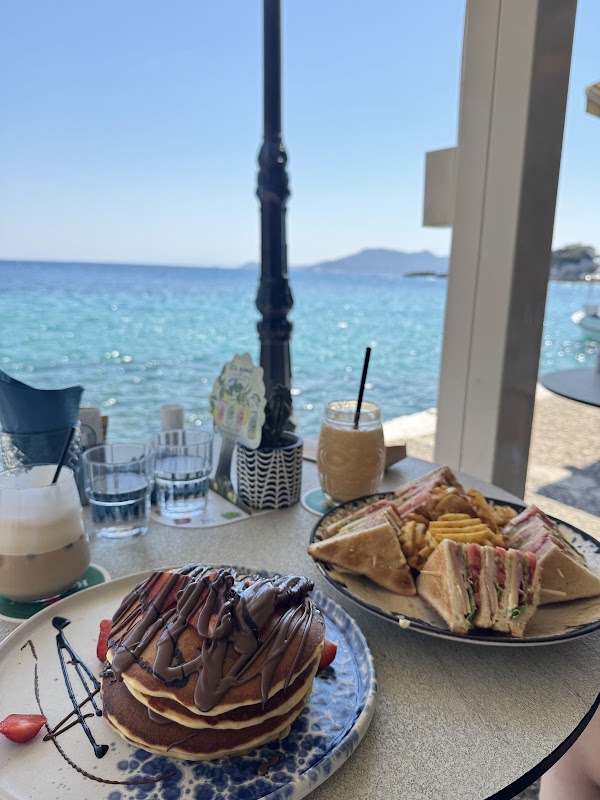 Wave Cafe Bar 3