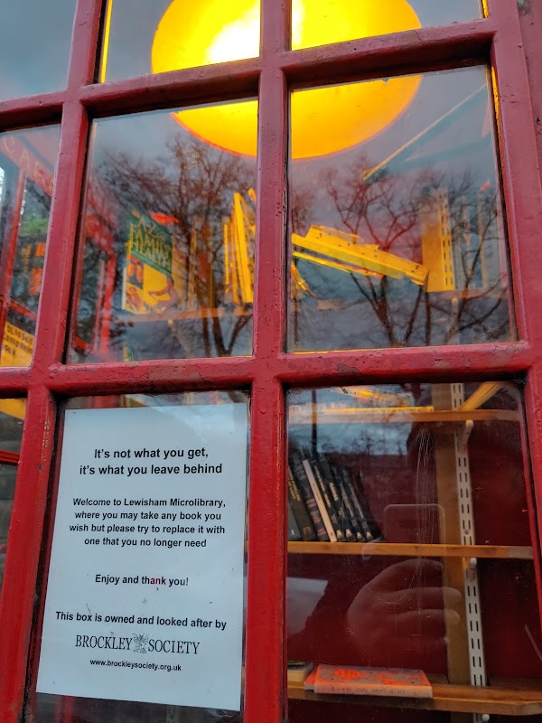 K2 Telephone Box (Book Exchange) 4