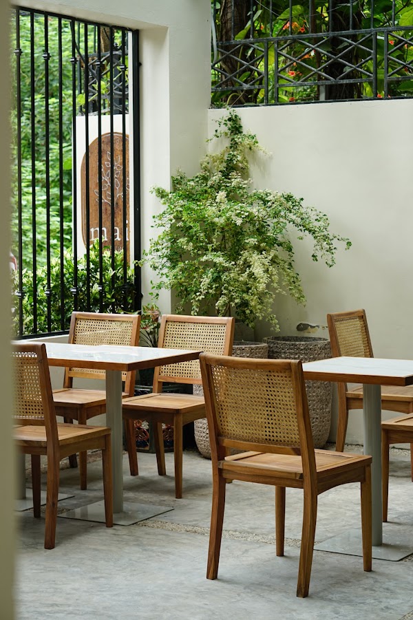 Maii Bistro