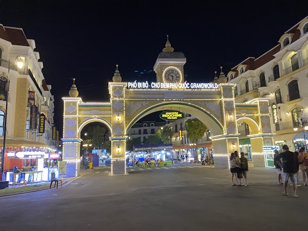 Tháp Đồng hồ 4