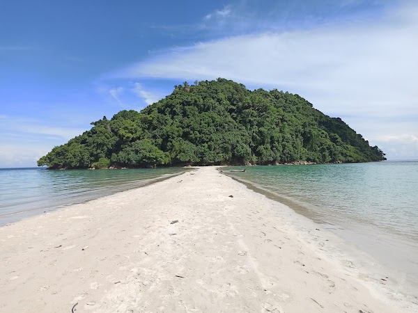 Kelambu Beach