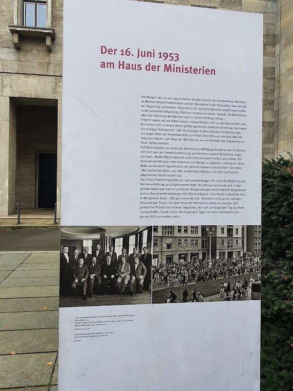 Platz des Volksaufstandes von 1953 3