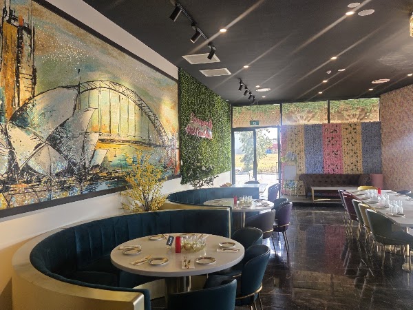 𝗥𝗢𝗬𝗔𝗟 𝗚𝗢𝗟𝗗𝗘𝗡 𝗦𝗣𝗢𝗢𝗡 -A Royal Touch To Every Bite - BEST Restaurants in Officer Victoria 4