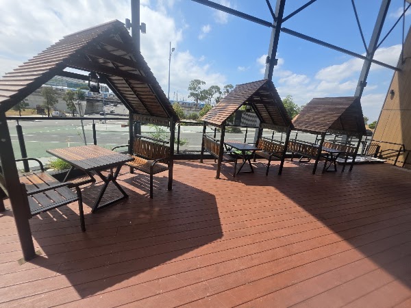𝗥𝗢𝗬𝗔𝗟 𝗚𝗢𝗟𝗗𝗘𝗡 𝗦𝗣𝗢𝗢𝗡 -A Royal Touch To Every Bite - BEST Restaurants in Officer Victoria 2