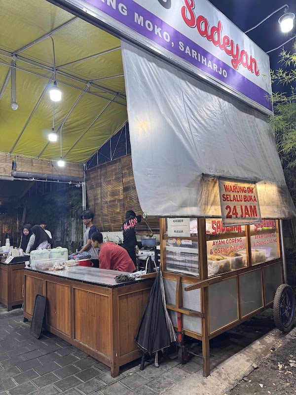 Warung Sadeyan Ayam Goreng dan Oseng Daging