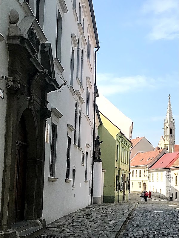 Kapitulská 1