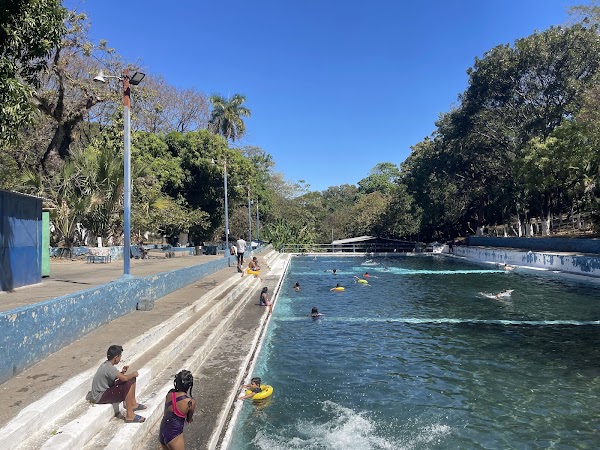 Apanteos Pool