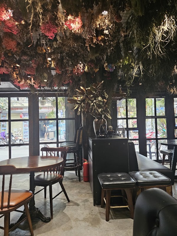 Mira Coffee & Restaurant