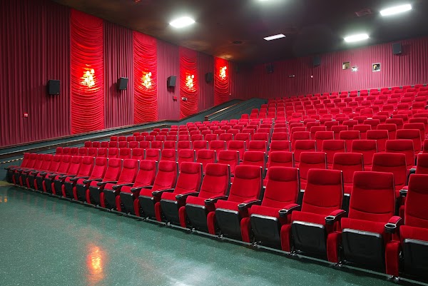 Premiere Theaters Oaks 10 2