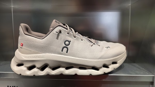 On Flagship Store Tokyo Ginza 3