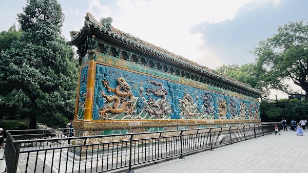 Nine Dragon Screen