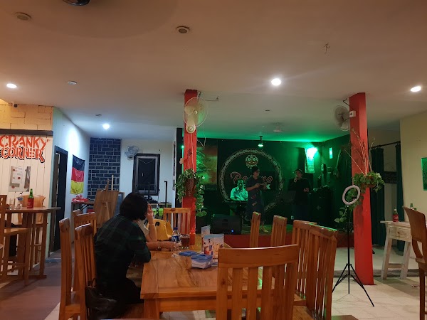 Paloma Bar & Resto 1