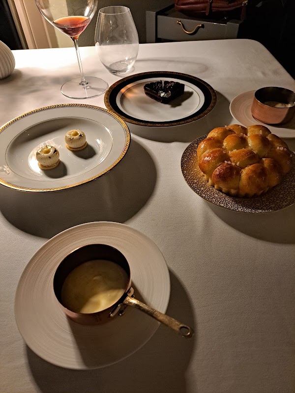 The de Mondion Restaurant 2