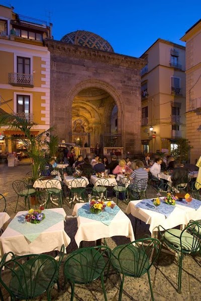 Sedil Dominova / Bar 2000 Ristorante
