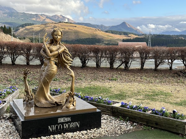 Robin Statue