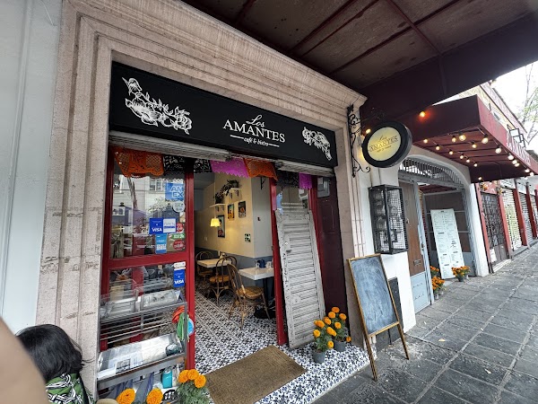 Los Amantes Café & Bistro