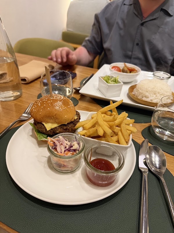 Aanu Restaurant & Bar 4