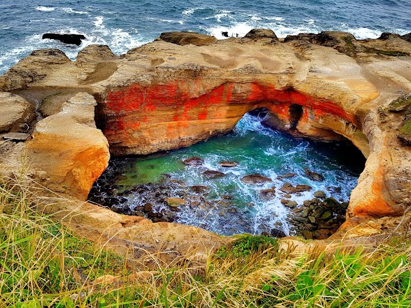 Devils Punchbowl State Natural Area