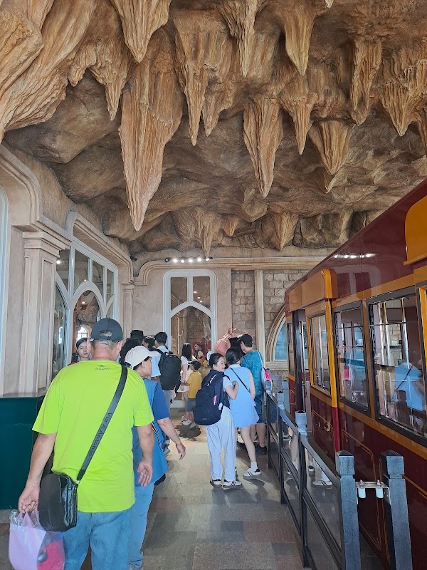 Ga Hang Rồng - Dragon Den Station 1