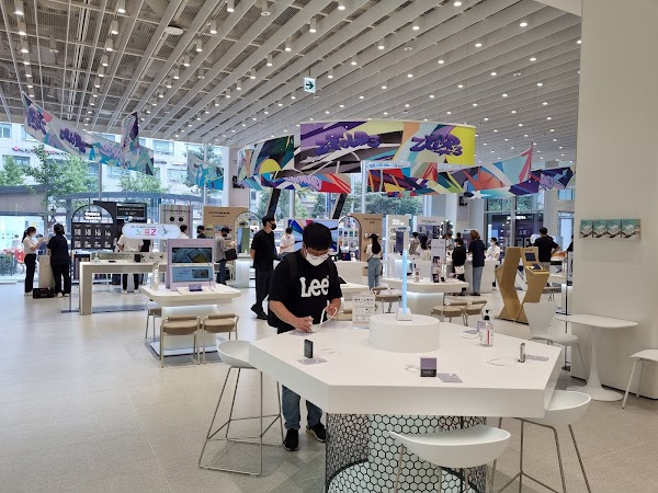 Samsung Store Hongdae 4
