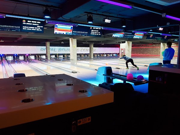 Royal Bowling Center