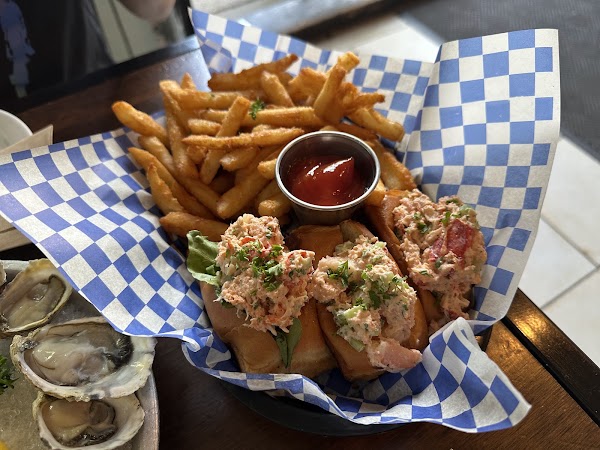 Harbour Oyster + Bar 3