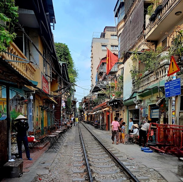 Train street coffee 5