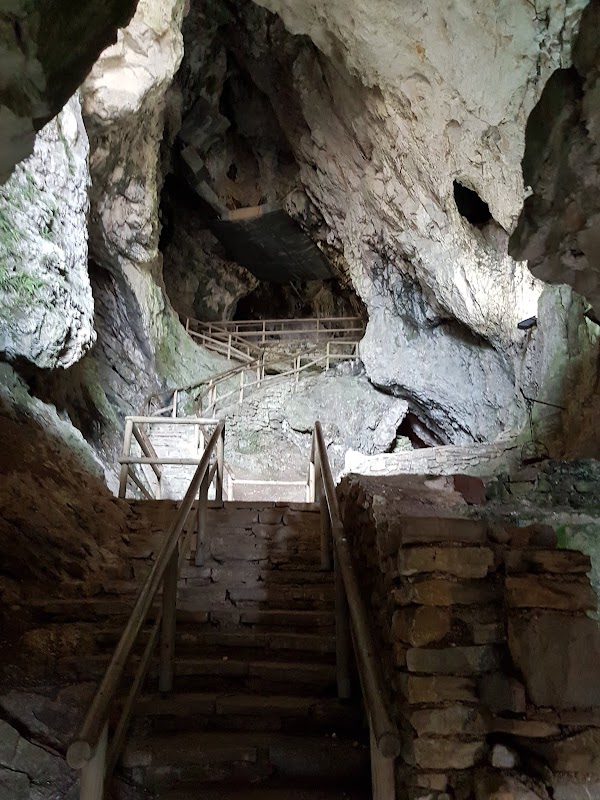 Predjama Castle 5