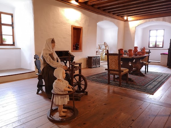 Predjama Castle 2
