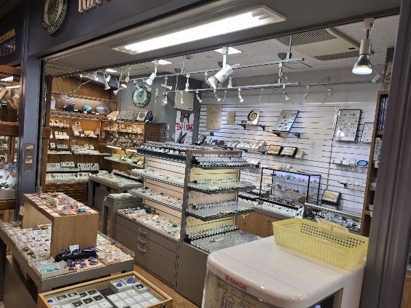 Kinokuniya Shinjuku Main Store 4