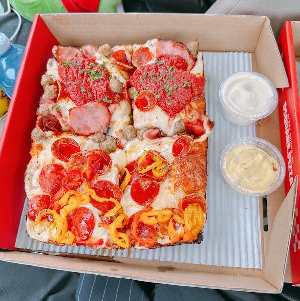 D-Square Pizza - Detroit Deep Dish Pizza Mississauga 3