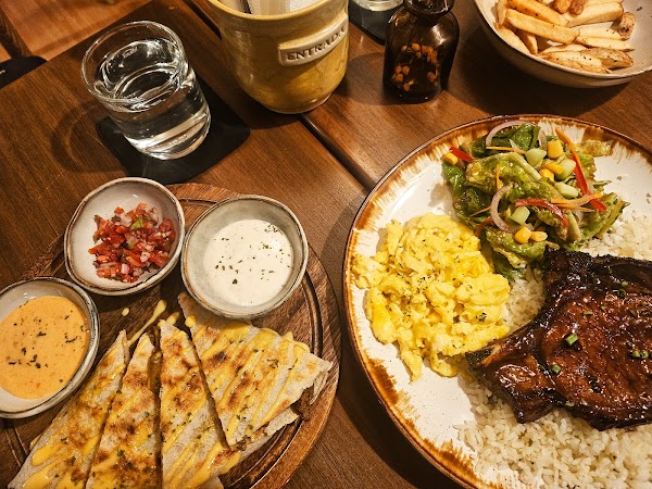 ENTRADA Dining + Café 5