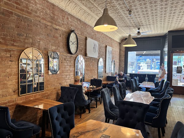 Em's Cafe 3