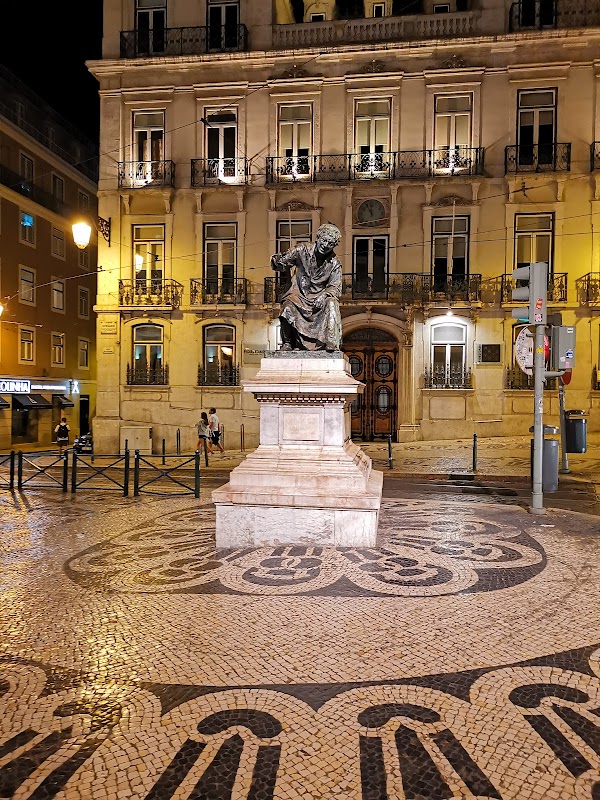 Praça Luís de Camões 4
