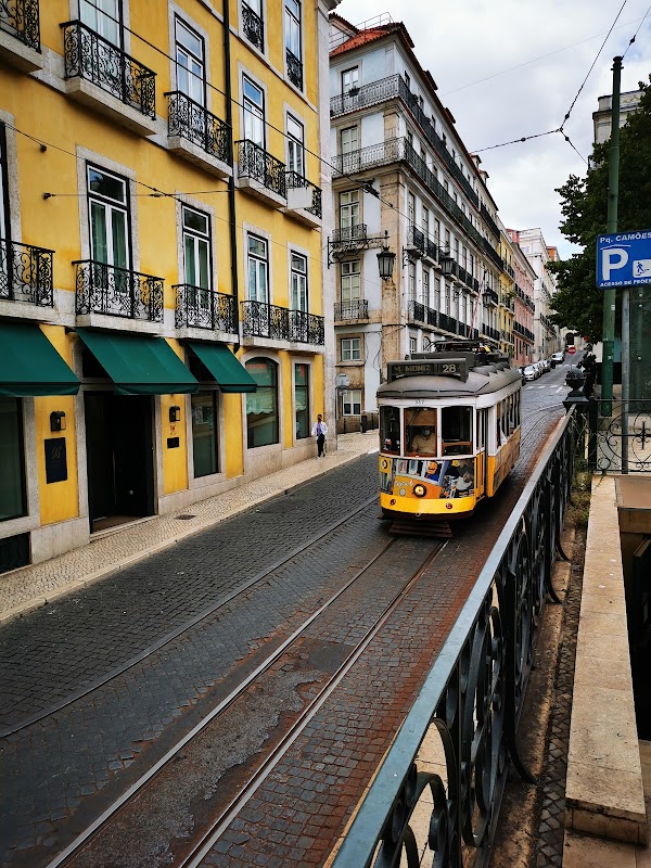 Praça Luís de Camões 2