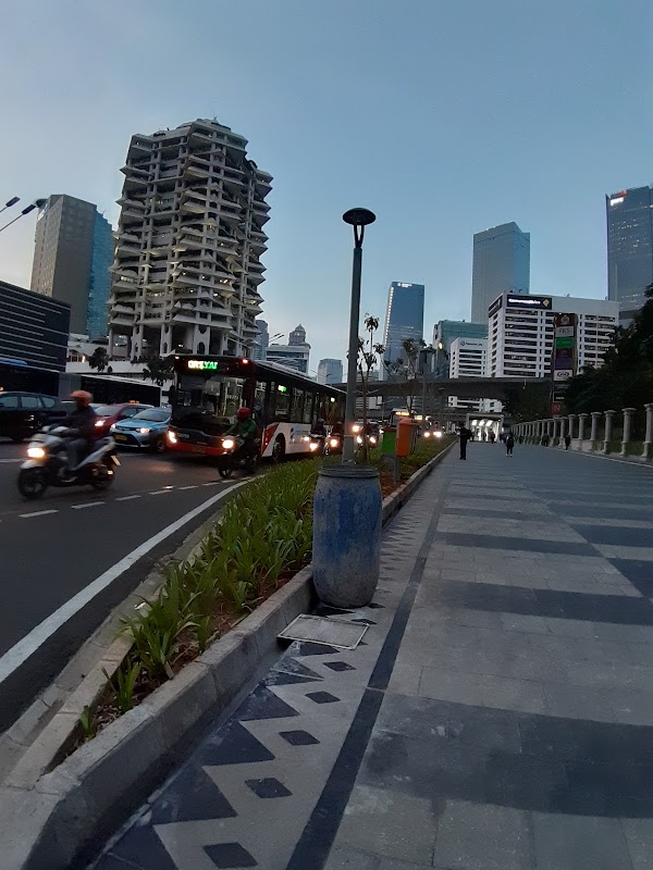Halte TransJakarta Bendungan Hilir (Arah Blok M) 1