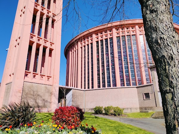 Église catholique Saint-Pierre à Yvetot 4