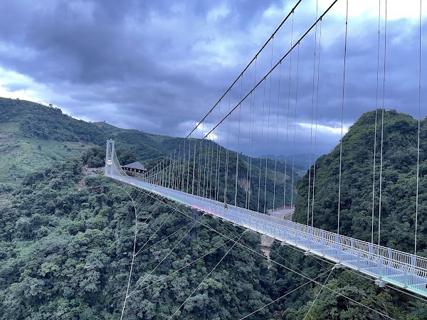 Bạch Long glass bridge