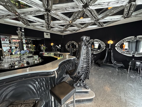Giger-Bar 4