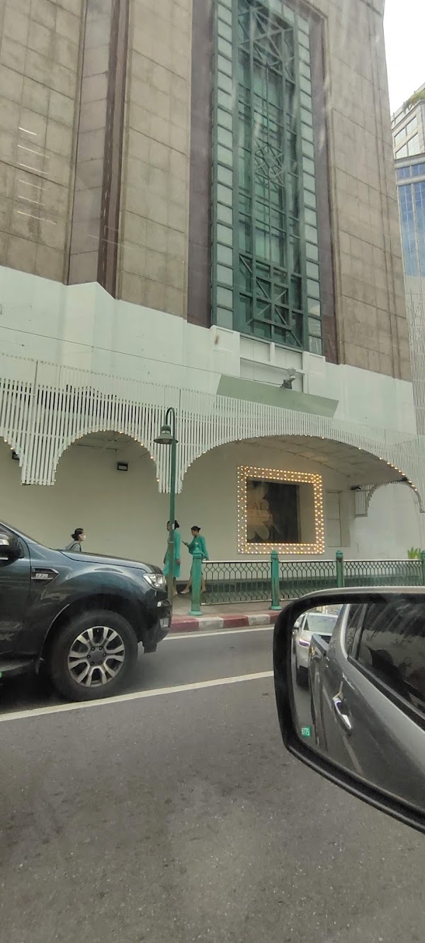 BTS Chidlom Station (Exit 2) 4