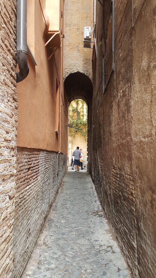 Vicolo di San Trifone 5