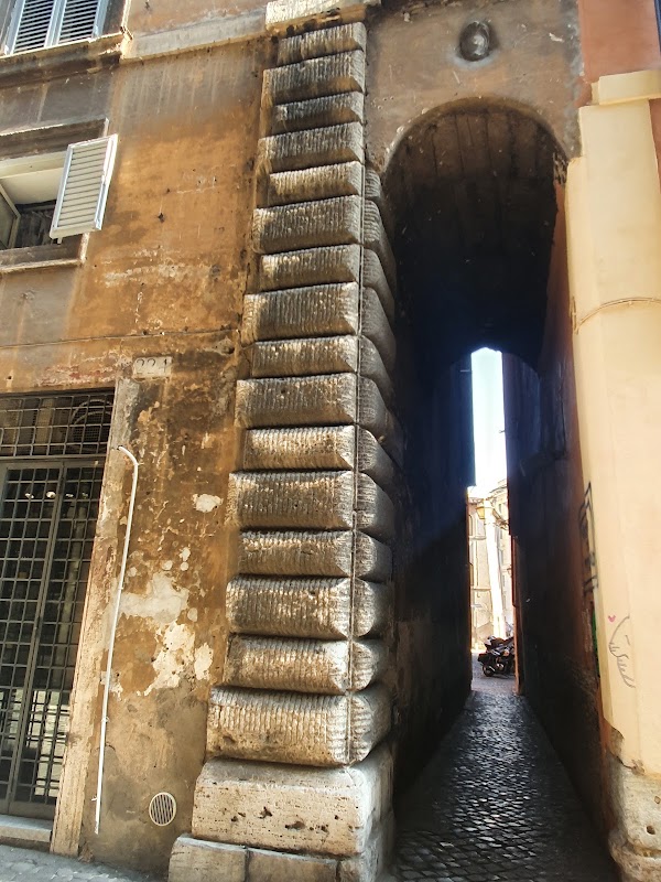 Vicolo di San Trifone 3