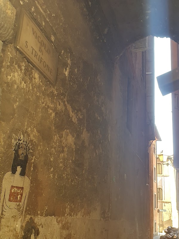 Vicolo di San Trifone 2