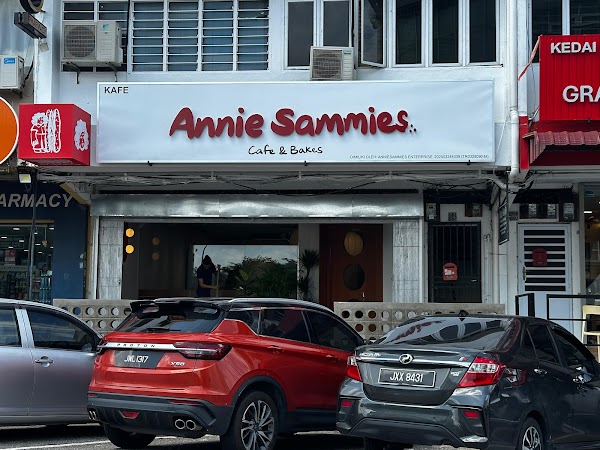 ANNIE SAMMIES